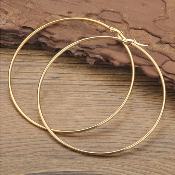 3 Pair Gold Hoop Earring Set NWT - Picture 4 of 4